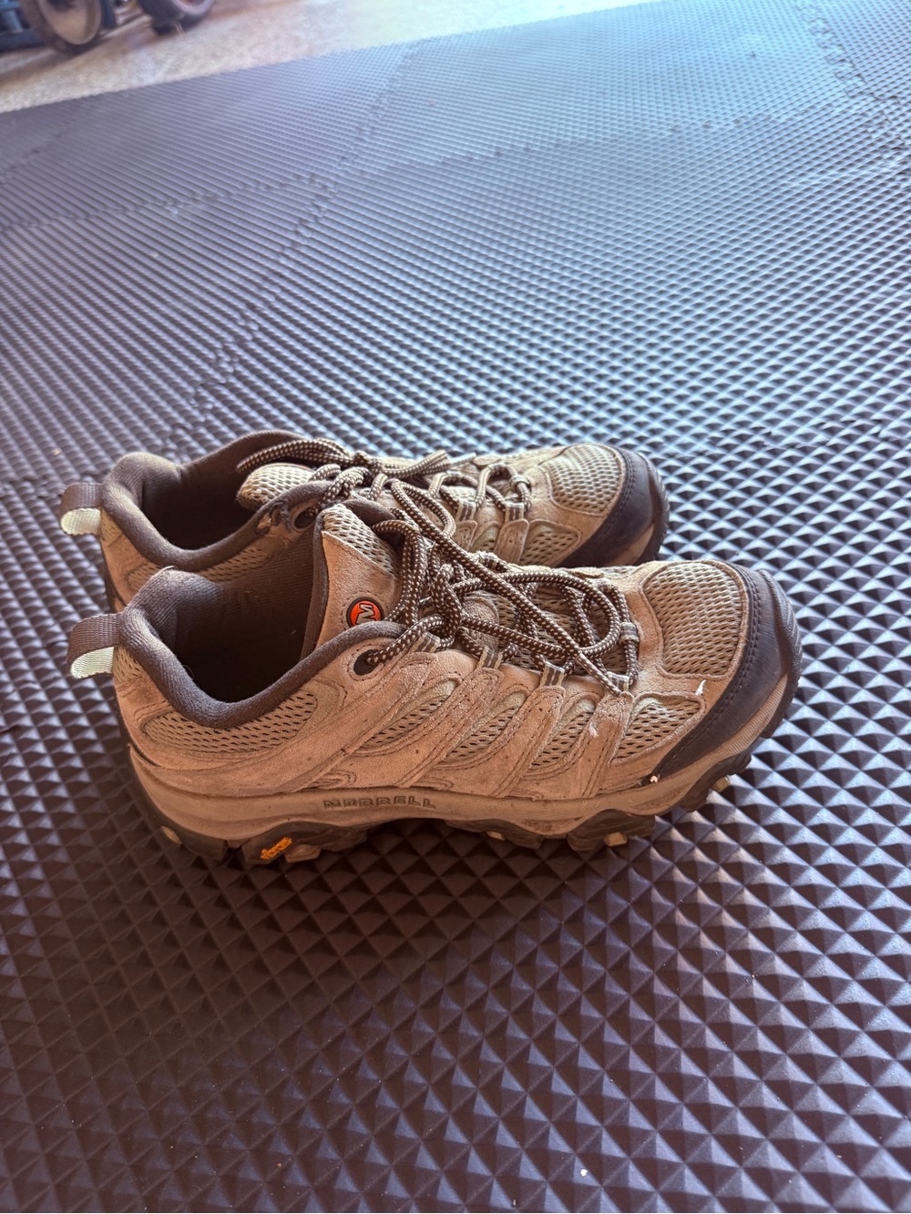 Merrell Moab 3 Hiking Shoes size 8